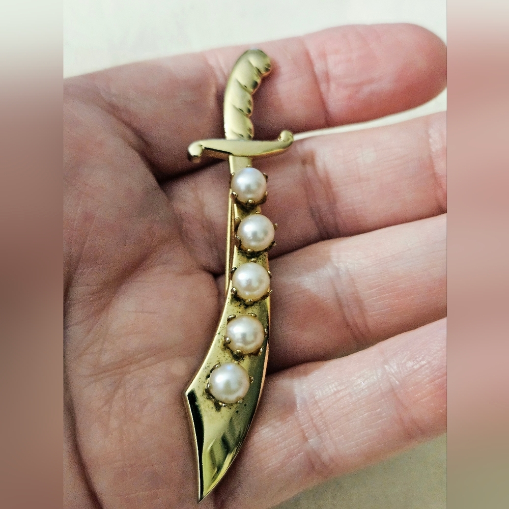 VTG Goldtone Scimitar Sword Brooch with Faux Pearl Accents-Figural Pin 3"L